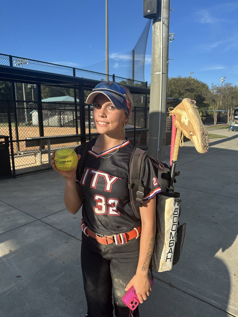 UnitySizemore's tweet image. 💣 Another one! @e_sweeney_11 doesn’t just hit home runs — she launches them. Always clearing the fence with ease! 💪🥎 #BombSquad @VAUnitySB @CNUSoftball
