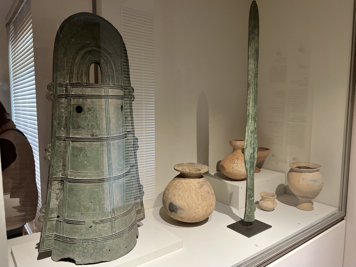 呪物？　謎の陶器 呪物？ 謎の陶器 陶器製 置物 呪いの人形？ いわくつき 動く人形