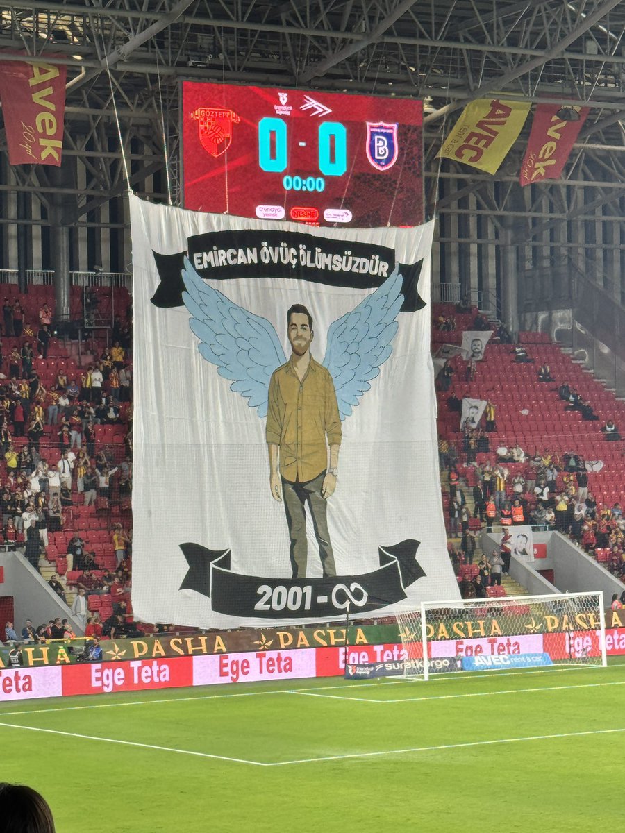 edc1925's tweet image. Yarıda kaldı türküler aman
Bu yaraya deva değil zaman
Ateş düştüğü yeri yakar
Bu düzeni bozuk dünya yalan