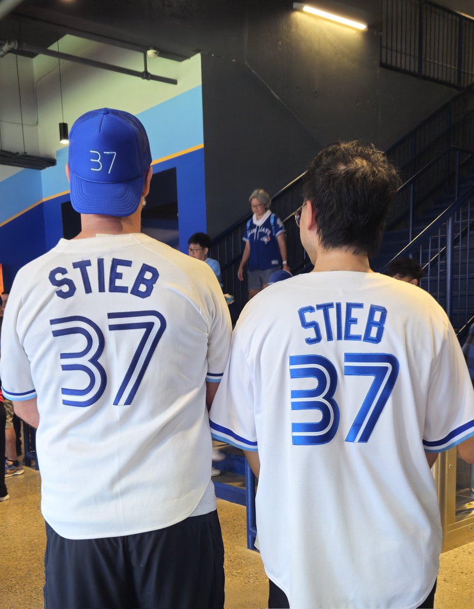 DaveStiebToday's tweet image. 2/2: 🔥 #StiebNation #Retire37 @BlueJays #BlueJays #LightsUpLetsGo #WantItAll 🔥