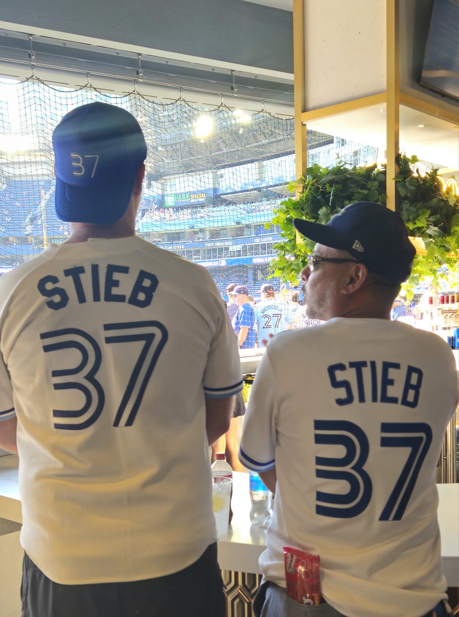DaveStiebToday's tweet image. 2/2: 🔥 #StiebNation #Retire37 @BlueJays #BlueJays #LightsUpLetsGo #WantItAll 🔥