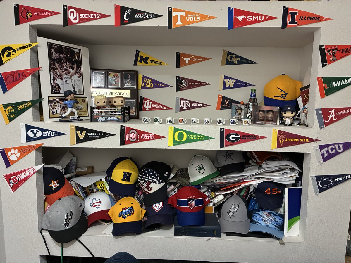 Been a little busy today fixing up the pod / video space.

Any G5 mini banners for sale anywhere??