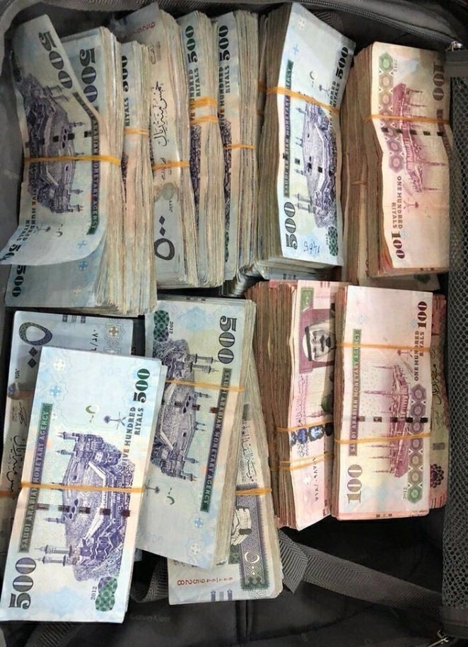 بعد قلييل 🔥🔥🏃‍♂️😍
سحب سريع على 100000  ريال 💸 لـ 4 فائزين 

الاول :  40000 ريال 
الثاني :  25000 ريال 
الثالث : 20000 ريال
الرابع :  15000 ريال 

 بدون شروط فقط تابعني + رتويت واكتب تم
    شاركووووا وفاااالكم الفوز 🇸🇦🔥
#موسم_الرياض
#كاريزما66