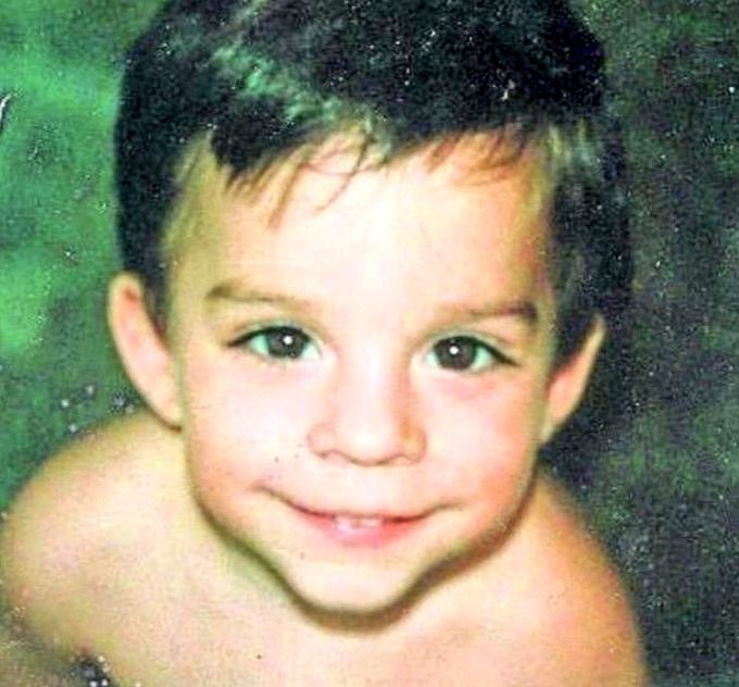 joserculebras's tweet photo. @Athletic_en “Cuando fui a sacar a mi hijo Fabio del coche tuve que sacarlo a trozos, no pude sacarlo entero".

El Guardia Civil D. Antonio, padre del niño de 2 años Fabio Moreno Asla asesinado con una bomba lapa en Erandio, a 5 km de San Mamés, por los HIJOS DE LA GRAN PUTA de ETA.

Memoria https://t.co/94VrP14JYP