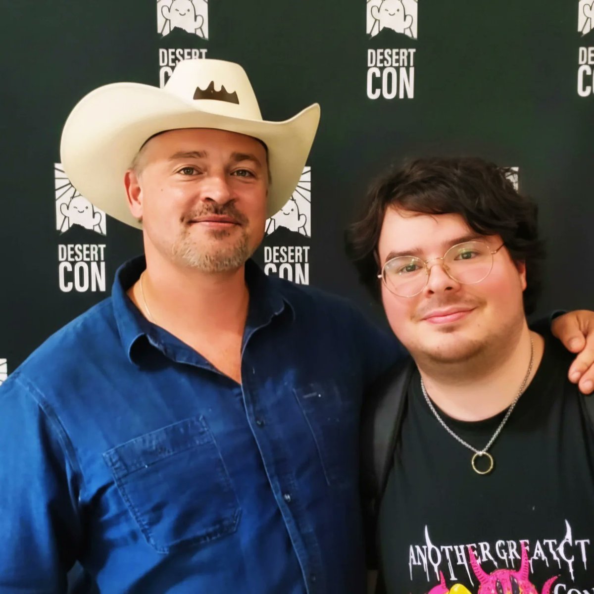 MrJorgePlays's tweet photo. Es muy peligroso, cruzar la puerta, vas hacia el camino y si no cuidas tus pasos, no sabes hacia dónde te arrastrarán. 🌸
#elijahwood #tomwelling #cosplayer #fotografia #phothography #otaku #desertcon #animefan #beautiful #love https://t.co/jz2KK1TuIn