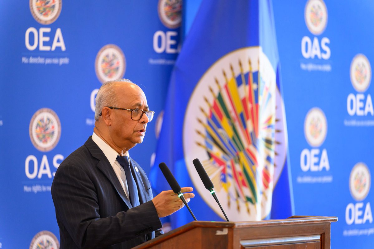 csantamarianiet's tweet photo. El @SG_OEA_OAS clausuró el #DiplomadoOEA en Gobernanza, Gestión y Liderazgo Público en el Sistema Interamericano. 

Agradezco a @EscuelaOEA, por seleccionarme dentro de la formación de líderes latinoamericanos y del caribe en Políticas Públicas, Democracia e Integración Regional. https://t.co/BVq53GPKyy