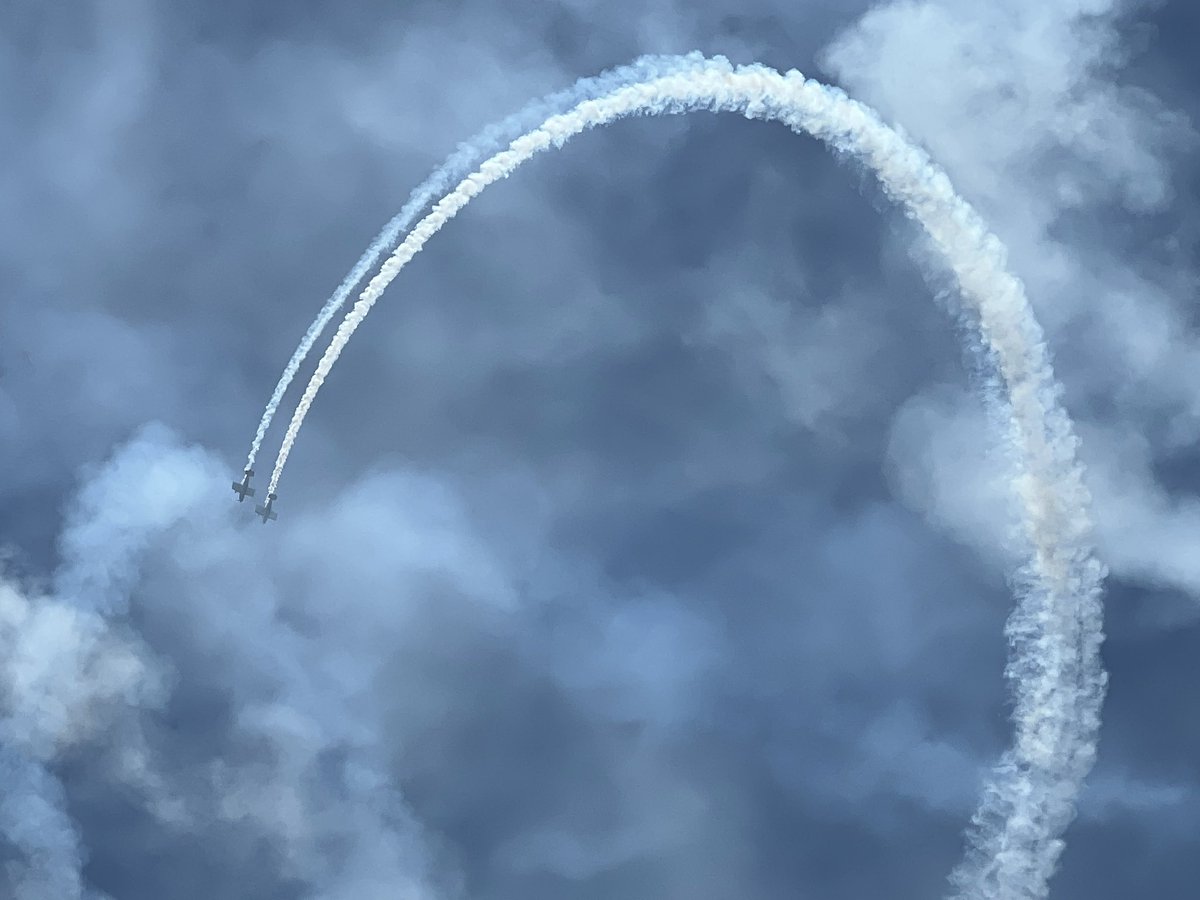 OhSewGeek's tweet photo. How do you watch an Airshow? @PacificAirshow @PaseaHotel https://t.co/48QfA7lZKn