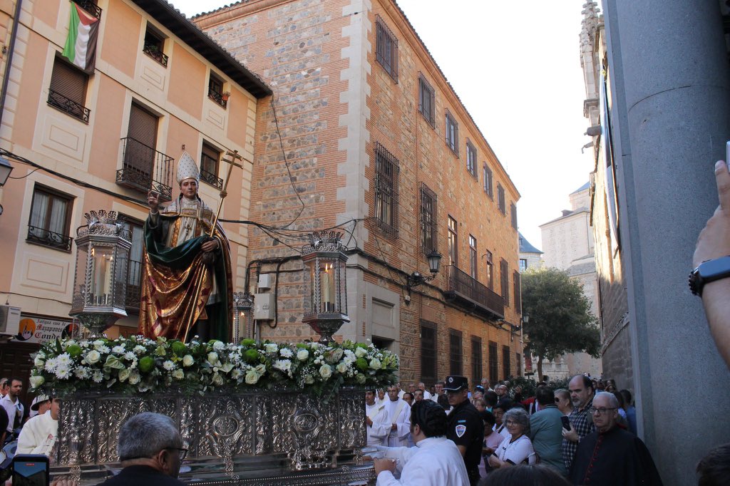 Un honor asistir a la jornada de acción de gracias por el centenario del Seminario Menor "Santo Tomás de Villanueva" de Toledo. Cien años formando personas al servicio de nuestra Iglesia y sociedad

Mi felicitación a todos los formadores y seminaristas por esta labor histórica