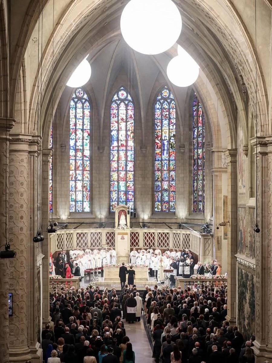 fatherconquer's tweet photo. Félicitations à S.A.R. le Grand-Duc Guillaume pour son accession au trône ! Que cette magnifique messe de Te Deum marque un règne béni. Rendons grâce à Dieu pour cette nouvelle ère au Luxembourg ! #GrandDuc #Trounwissel https://t.co/icQkncZnXe