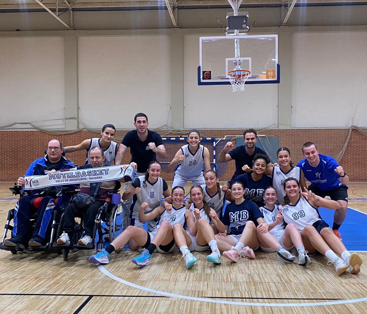 Loading….
25/26
⚪️🔵