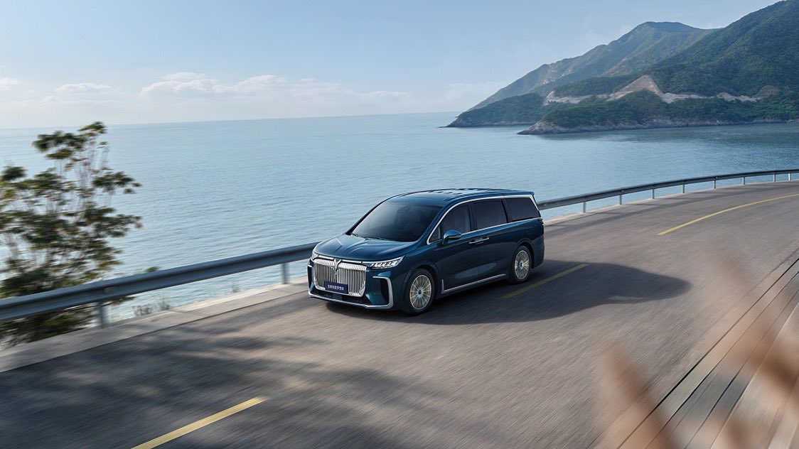 linconbravos's tweet photo. Gliding along coastal cliffs in this electric minivan marvel—part family chariot, part futuristic lounge on wheels. Endless horizons, 800+ km of silent range, and pure zero-emission vibes. Road trips just got a whole lot more epic. https://t.co/ahYGzIx89W