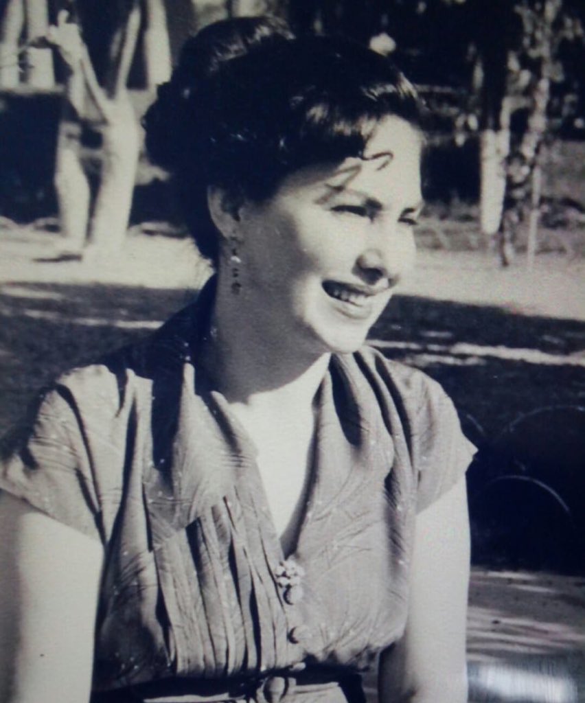 "Kadınları yüksek mertebede bulunan bir milletin sırtı hiçbir vakit yere gelmez. Bu durumda olan bir ulus dünyanın en soylu ulusudur."

Bugünlere yol açmak amacıyla Kemalist olduğu için katledilen aydınlarımızdan Bahriye Üçok'u ölümünün 35. Yılında sevgi ve saygıyla anıyoruz