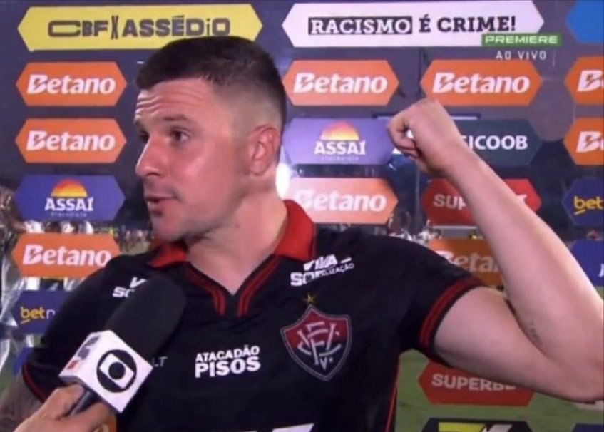 HellenTricolor's tweet photo. Marlon esculhambando a arbitragem 

Kayser esculhambando a arbitragem 

Marcos Antônio na saída: "A gente tá triste"

VAI PRA CASA DO CARALHO 
DESGRAÇA DE CBF https://t.co/ojY8scr8kx