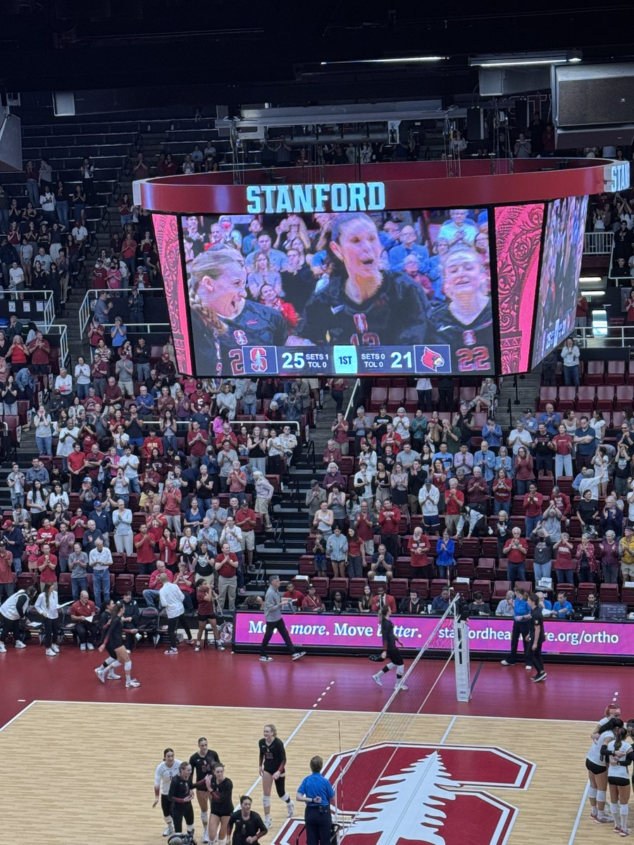 slamdunk406's tweet image. I’ve arrived at Maples Pavilion. No. 4 Stanford takes the opening set 25-21 against No. 6 Louisville. Jordyn Harvey leading Stanford with 5 kills while hitting .833. 

#Stanford #Louisville #ACCWVB