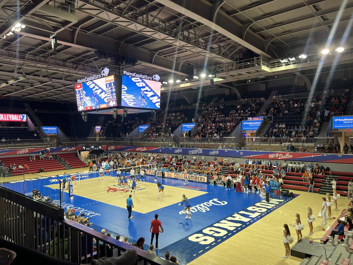 nimitzvb's tweet image. What a great experience watching SMU sweep Clemson today!💙🏐 @IISDAthletics