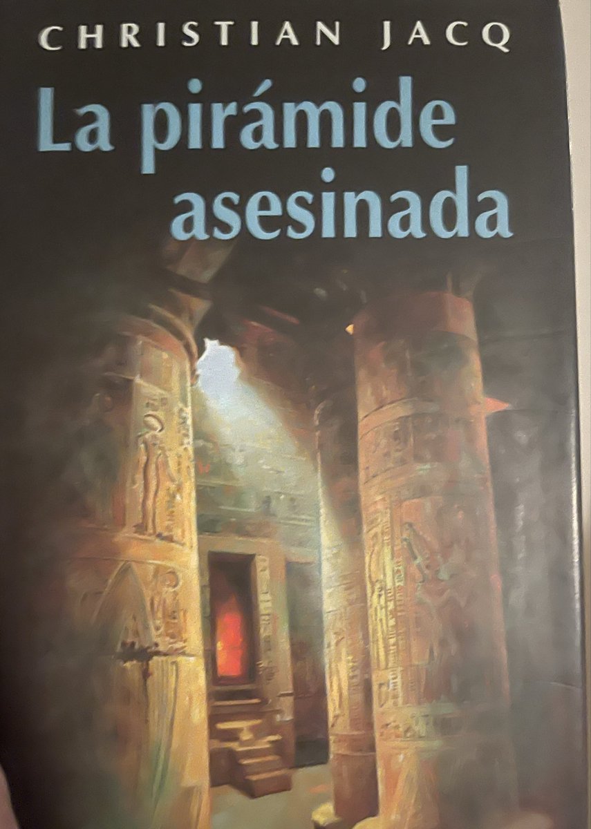 Recién concluyó la fabulosa novela histórica sobre la vida de la Donna Augusta Julia de <a href="/SPosteguillo/">Santiago Posteguillo</a>. Entretenida e ilustrativa sobre la vida de una poderosa mujer en la antigua Roma. Recomendada!  Empiezo hoy “La Pirámide Asesinada”. Ya les cuento.