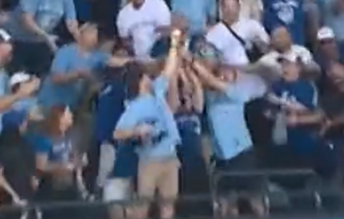 czabe's tweet photo. That this dude caught the Vladdy Jr. grand slam with one BARE hand is absolutely sick. Stuff of legend.
