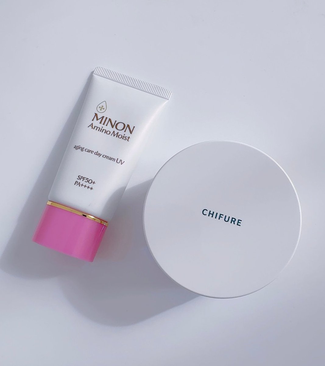 sonokyomunikiku's tweet image. ついに、ミノン下地とちふれのルースパウダーの絶妙艶感が活きる季節に突入した。ファンデ不要・秋冬に推したいノーファンデセット。これからもっと使用頻度が上がるはず。厚塗りハイカバー時代、もう終わりでいいよね。