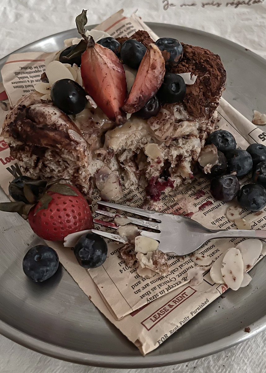 nwallkh's tweet photo. -
Tramiso flavored cinnamon, 
cherry whith strawberry and almonds https://t.co/qOYtYKvtZw