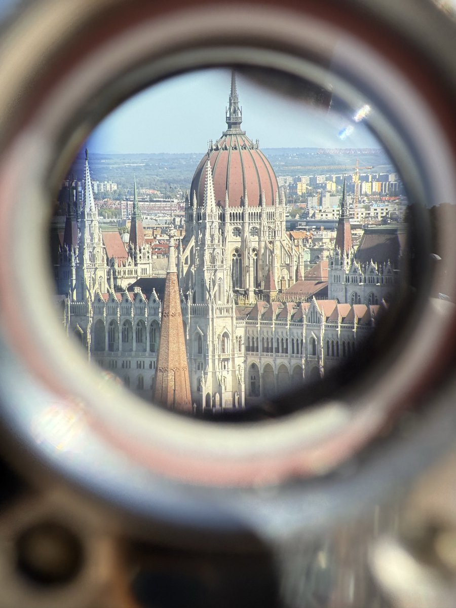 HUSSAIN7yx's tweet photo. Budapest https://t.co/cVzTzEdQXm