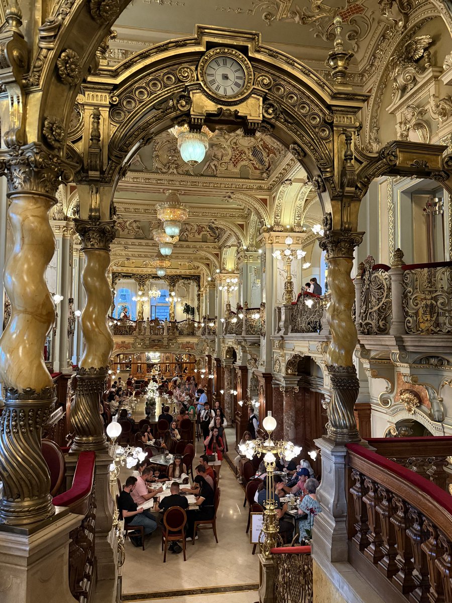 HUSSAIN7yx's tweet photo. Budapest https://t.co/cVzTzEdQXm