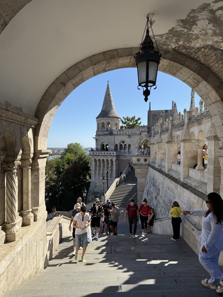 HUSSAIN7yx's tweet photo. Budapest https://t.co/cVzTzEdQXm