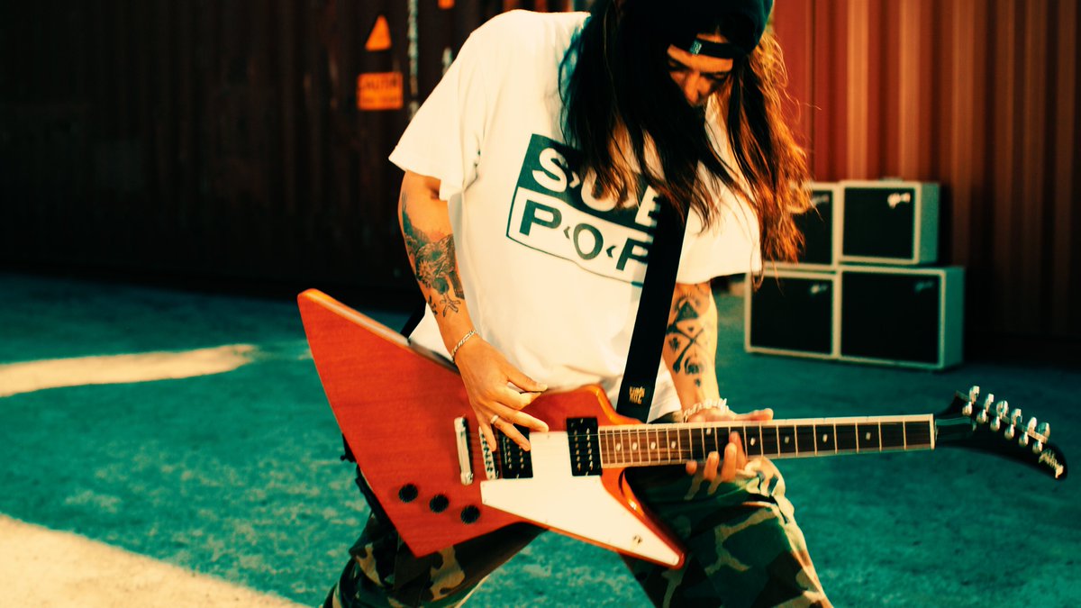 GibsonJapan's tweet photo. The BONEZが新曲「So Fucking What」をリリース!疾走感あふれるMVも必見です👀
KOKIさん使用のモデルは70s Explorer, Antique Naturalです!
🛰️ https://t.co/BH8F7Cwtbj
#TheBONEZ #SoFuckingWhat #gibson #ギブソン https://t.co/NBGDqAWp1Y