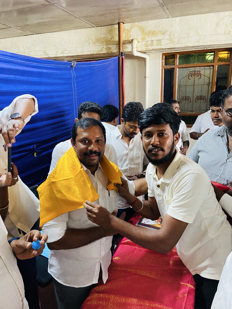 vinothkumar96_'s tweet photo. அண்ணன் ஈச்சனாரி மகா��ிங்கம் அவர்களின் வழிகாட்டுதலுக்கும், அண்ணன் இரா. கார்த்திகேயன் அவர்களின் உறுதுணைக்கும் மனமார்ந்த நன்றி.
இனி நமது இயக்கத்தின் கொள்கைகளுக்காக முழு அர்ப்பணிப்புடன் செயல்பட்டு, இளைஞர் அணியின் வளர்ச்சியில் என் பங்கைக் கொண்டு வர உறுதி செய்கிறேன். #DMK https://t.co/TT2Ung83Rq