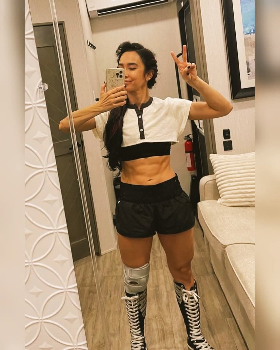 She's Back. |Not @TheAJMendez.| tweet media