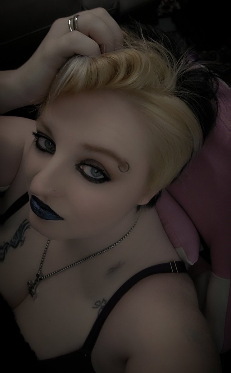 CewpidzEnvy tweet media