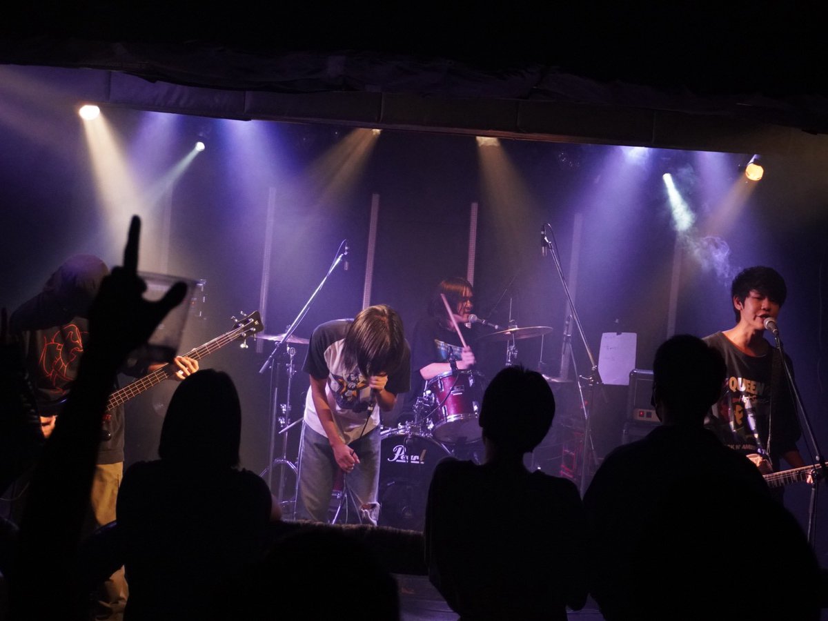 [お知らせ]

先日10/5でのライブを以て、Vo.のたいがが正式にNoNoNotesを脱退することになりました。

今までありがとう、お疲れ様でした。