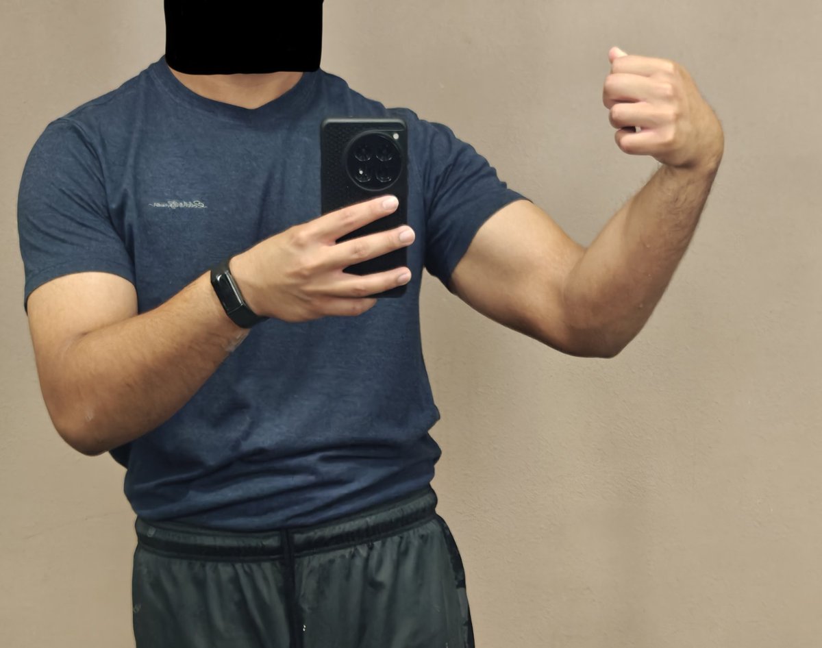 Yall, I really need to replace/buy new shirts for gym ;-;