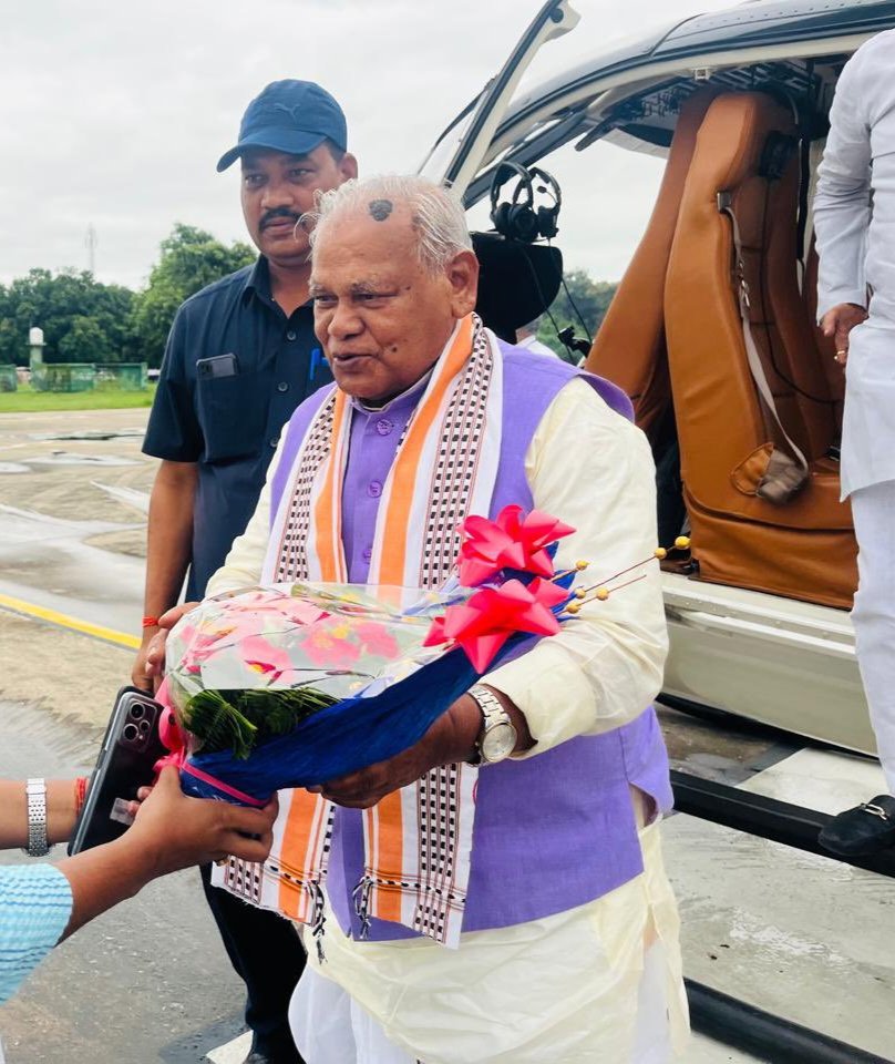 aniketsingh985's tweet photo. @jitanrmanjhi जन्मदिन की ढ़ेर सारी सुभकामनाये एवं बधाई 🌹 https://t.co/3FW6sMpKml