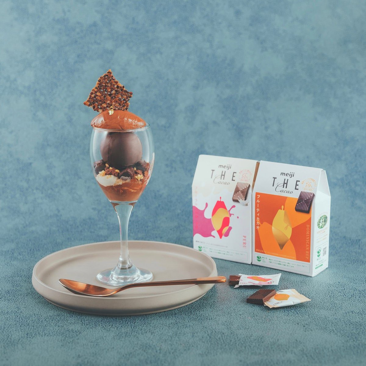 リアルなカカオの実のディスプレイ HARAKO TAKASHI a.k.a HARAKOART x Nude Chocolat