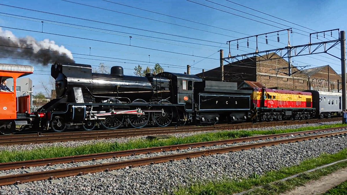 El sábado se vieron trencitos. Nada que no se haya dicho, gran laburo del CDP Escalada del FerroClub Argentino, y esperemos que sea la punta de lanza de algo más grande.