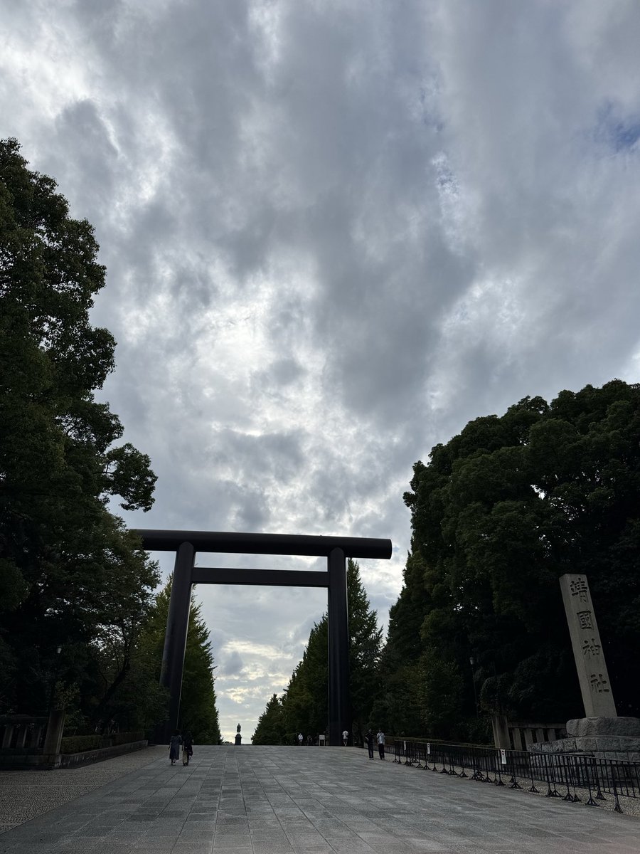 昨日、東京出張の締めくくりとして、靖國神社を訪問いたしました。
