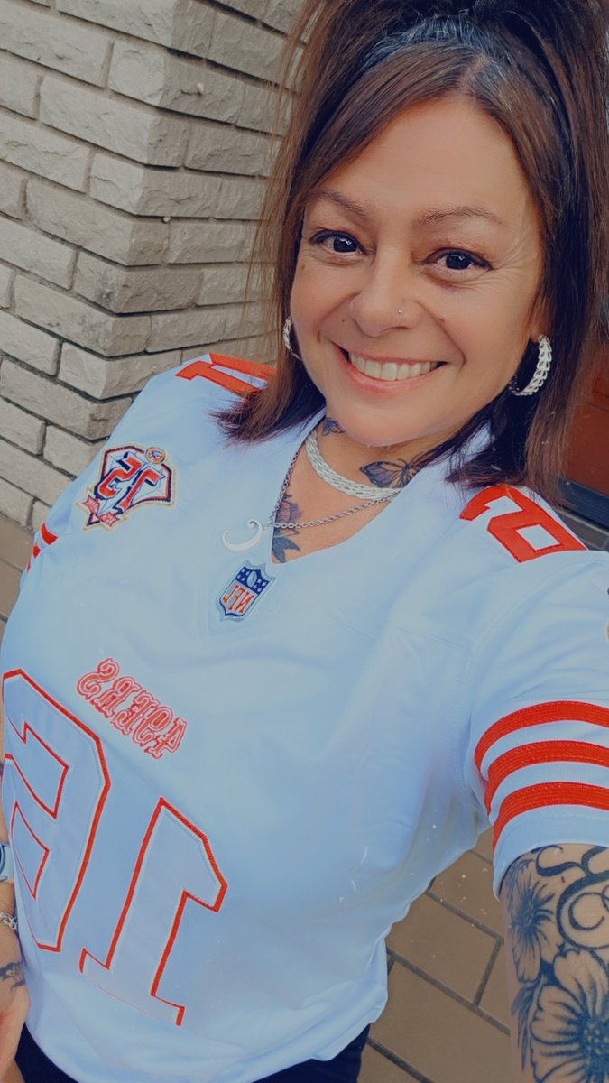 basquez213's tweet photo. Nothing Finer than a 49er!!
#gamedayhottie #gameday #49ers #sf49ers #nothingfinerthana49er #ninerforlife #nineraddict #niners #redandgoldtillimdeadandcold https://t.co/9TRvywuZNo