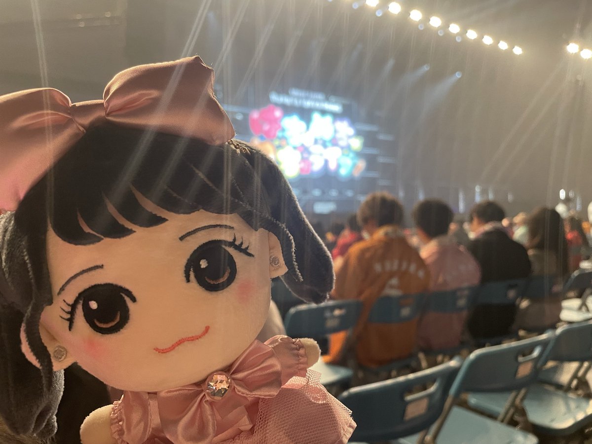 久しぶりにオタクになってきました👶♡良きでした💓ペンライトの上の所の白のリボンを無くしてしょんぼりしてます🎀