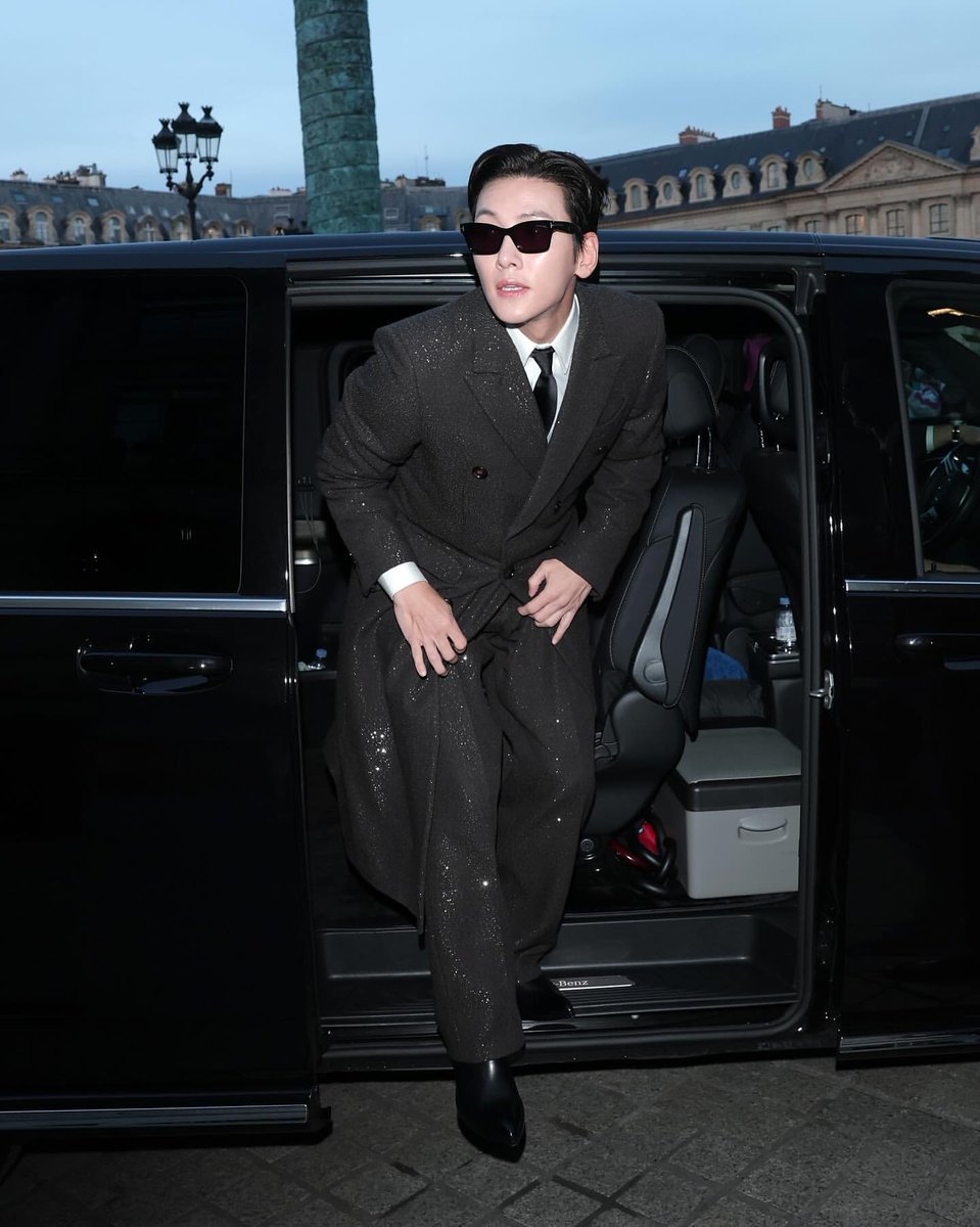ArtistAnon3's tweet photo. Ji Chang Wook, who has already attended countless galmourous events before, admitting he felt giddy with excitement during the Tom Ford Fashion Show in Paris.
Please do not ever lose that child-like wonder. 🥹❤️ https://t.co/9wNc4Fokfd