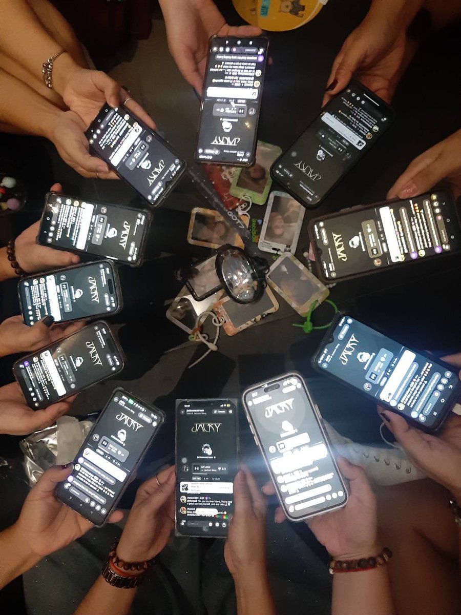 napassapan's tweet photo. กลับมาสู่โหมดความจริงแล้ว กลับมาทำหน้าที่ ฟค ที่คลั่งรัก ศลป เช่นเคยจะยังคงอยู่ตรงนี้ไปตลอด😍

แวะมาฟังที่ห้องนี้กันได้นะทุกคนเล็กๆแต่อบอุ่น

📡https://t.co/uT394miUx4

#JacksonWang 
#ทีมสตรีมพี่แจ็ค
#SupportPJack
#TEAMWANG
@JacksonWang852 https://t.co/1cwyJLz4yN