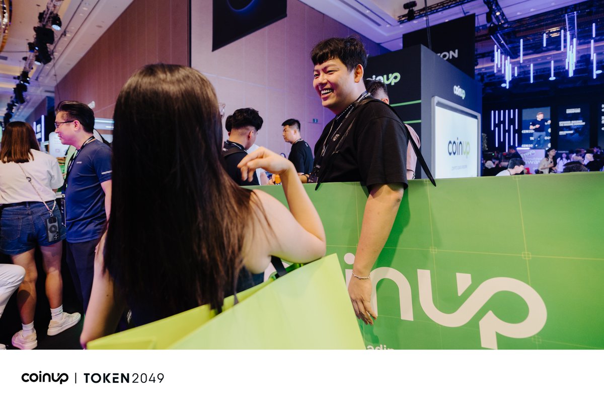 CoinUpOfficials's tweet photo. 💚 #TOKEN2049 Highlights 💚

😄 From start to finish, the smiles said it all. Every handshake, every chat, every shared laugh, that’s what made this event truly special.

🌍 It was amazing meeting friends from all around the world, feeling the energy, and seeing so much happiness around the CoinUp booth. 

🚀 Thank you for bringing your joy and support. We can’t wait to share even more smiles at our next event! 

#CoinUp #CP #Token2049 #Singapore