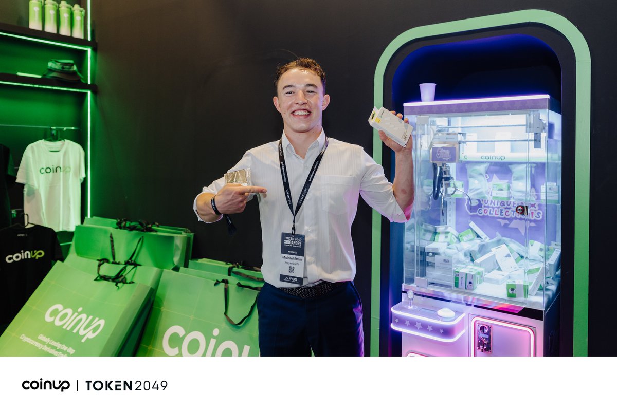 CoinUpOfficials's tweet photo. 💚 #TOKEN2049 Highlights 💚

😄 From start to finish, the smiles said it all. Every handshake, every chat, every shared laugh, that’s what made this event truly special.

🌍 It was amazing meeting friends from all around the world, feeling the energy, and seeing so much happiness around the CoinUp booth. 

🚀 Thank you for bringing your joy and support. We can’t wait to share even more smiles at our next event! 

#CoinUp #CP #Token2049 #Singapore