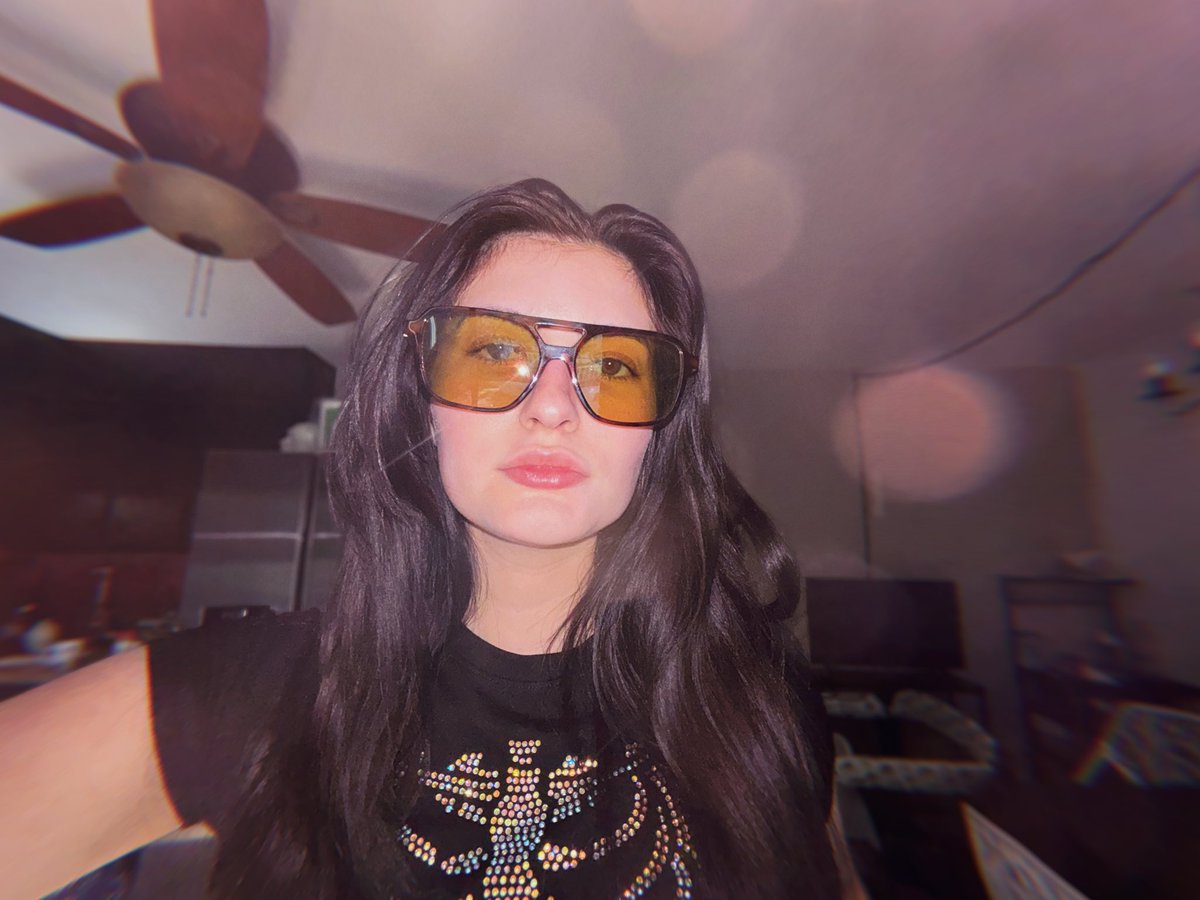 allysav's tweet image. 27 🥂