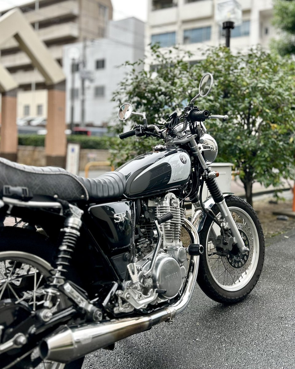 セパハンも楽しかったけどやっぱ自分にはノーマルが合ってる！改めてSRは良いバイクやなって思った。
バーエンドつけないと…。