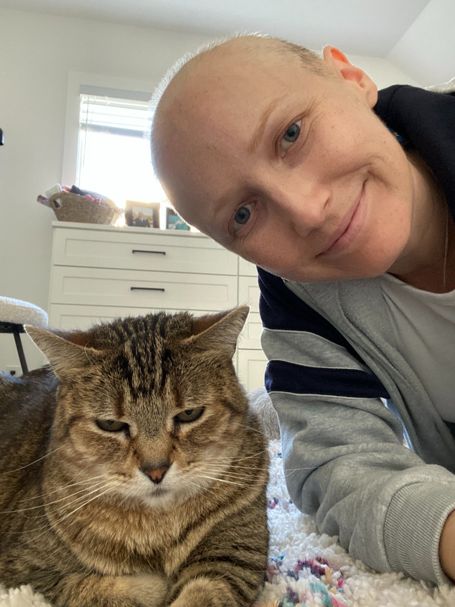 KeckMedicineUSC's tweet image. Breast cancer isn’t just an “older woman’s disease.”

Lauren was only 38 when she felt a lump, despite no family history and a normal mammogram. Trusting her instincts led to an early diagnosis — and today, she’s two years cancer-free.

Learn more about her story -…