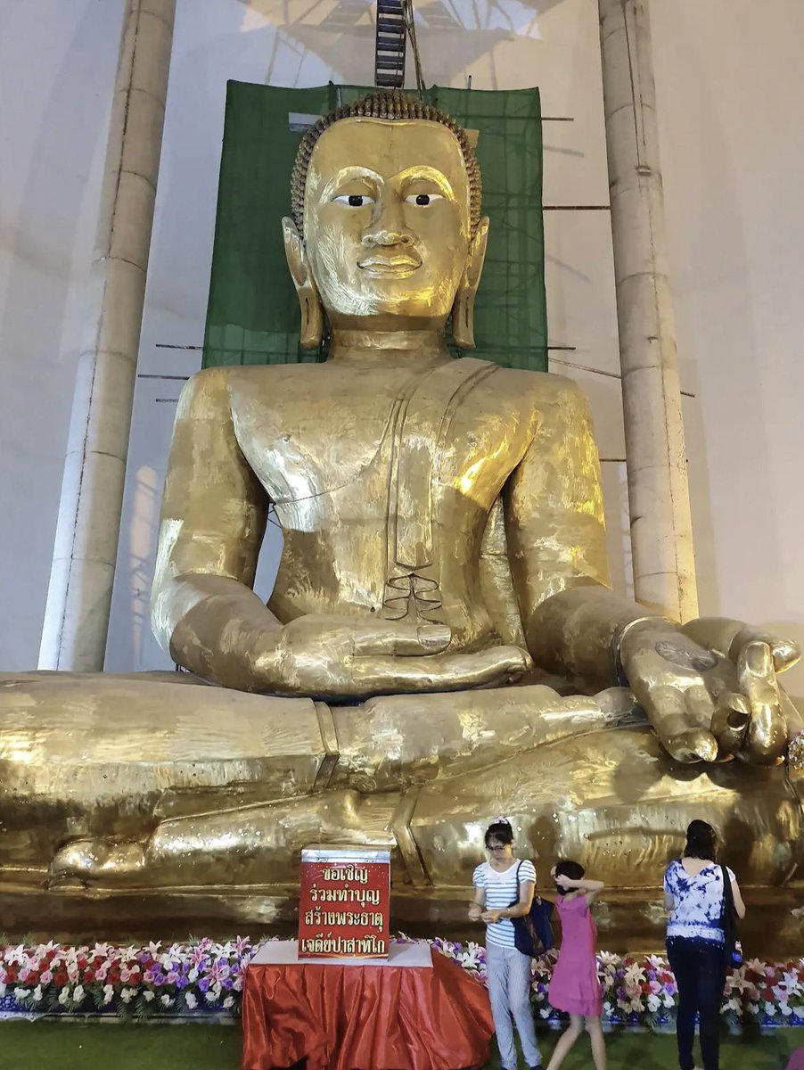 Is there something ‘wrong’ about this Buddha statue, or is it just me?