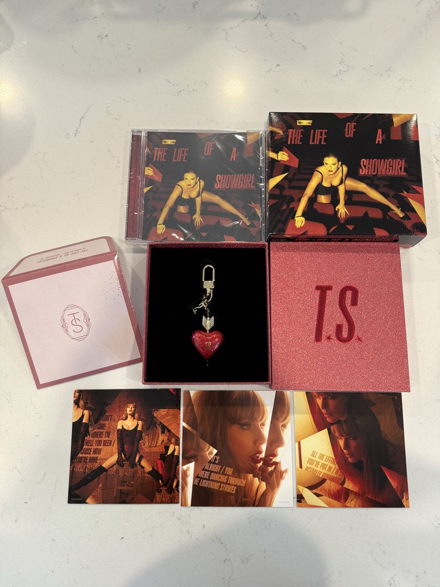 just_jojo30's tweet photo. Everything is so gorgeous!! I’m glad I got them all, truly special.  🤗 @taylornation13 @taylorswift13 #TSTheLifeofaShowgirl https://t.co/VO2E4LKKJq