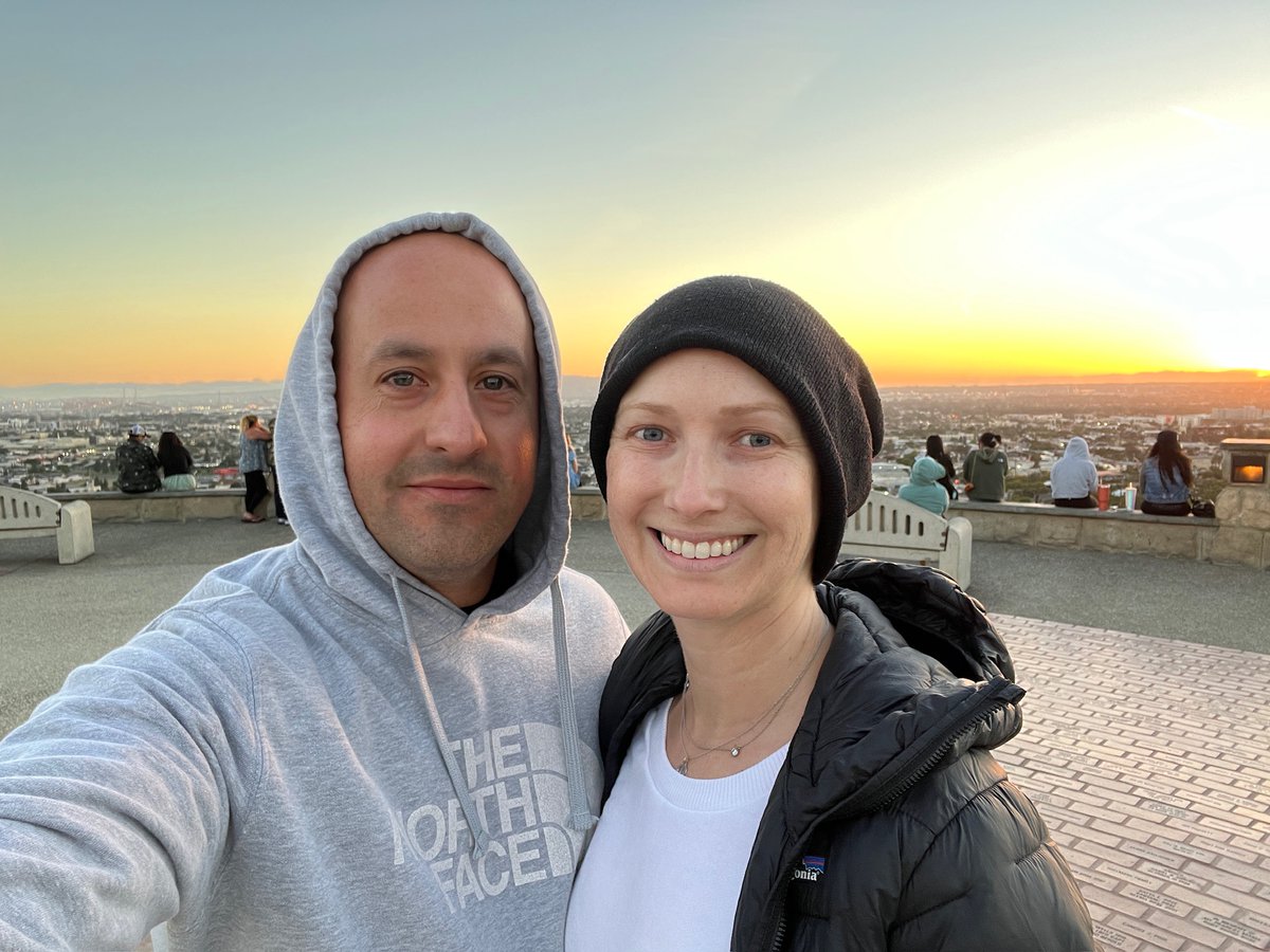 KeckMedicineUSC's tweet image. Breast cancer isn’t just an “older woman’s disease.”

Lauren was only 38 when she felt a lump, despite no family history and a normal mammogram. Trusting her instincts led to an early diagnosis — and today, she’s two years cancer-free.

Learn more about her story -…
