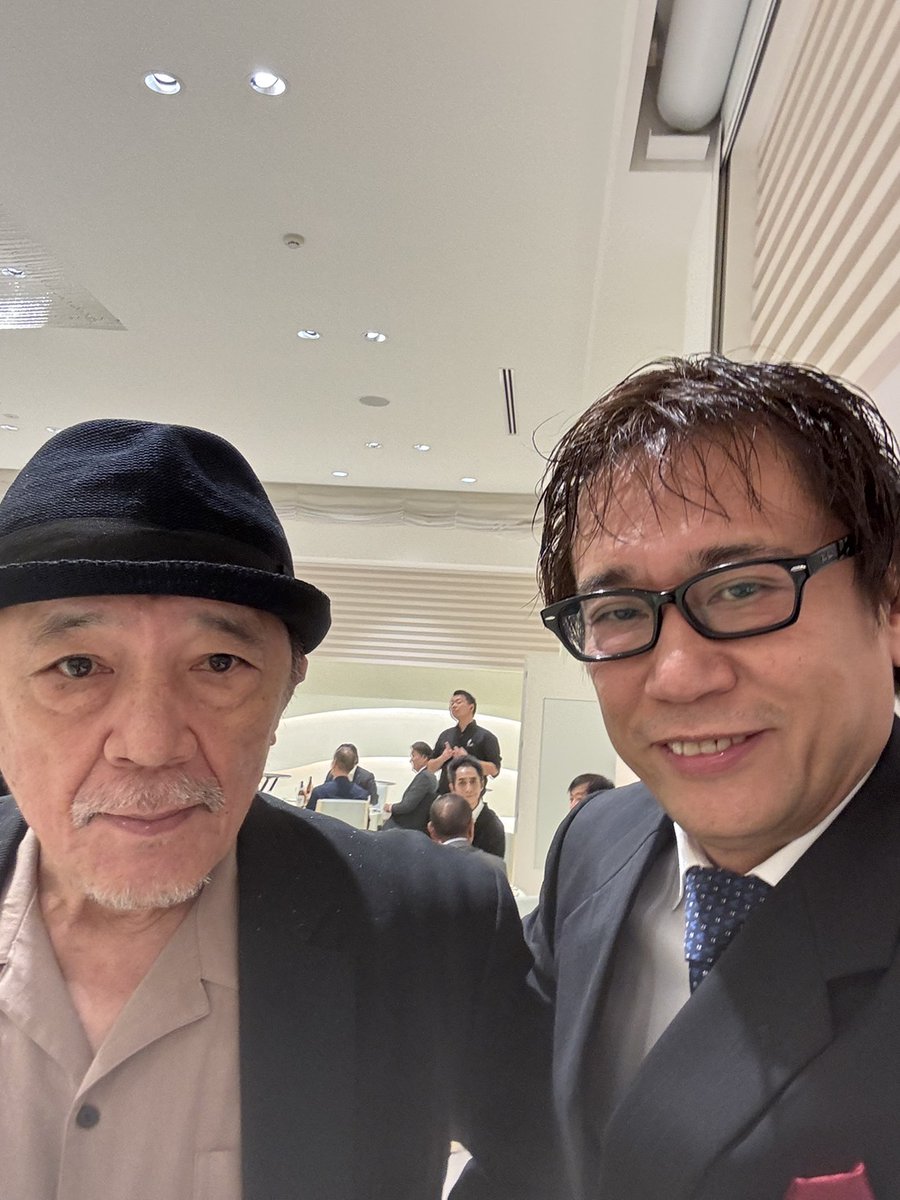 SoundShot_Tokyo's tweet photo. 🎵久し振りの元関脇出羽の海部屋親方《鷲羽山》さんとドリフ第６の男《すわ親治》さんと飲みました。皆さん元気で一安心🎵 https://t.co/BXeEQEOLTI