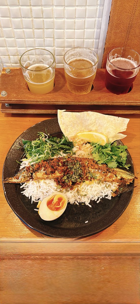 spiel14's tweet photo. 高円寺と阿佐ヶ谷の間にある「アンドビール」さん

◆秋刀魚のアチャール 薬味ライス
北海道産秋刀魚をスパイスとオイルでコンフィして骨まで柔らかくなったのと薬味

⚫︎Flight3種
・勝沼のももも
・Botanical Cut 2nd
・宵闇に咲く瑠璃菓

#アンドビール #andbeer
#高円寺グルメ https://t.co/V1dHcK2QP2